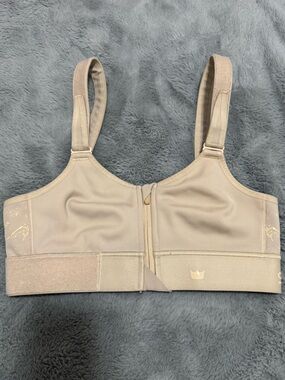 SHEFIT Front-Zip Support Bra in Nude